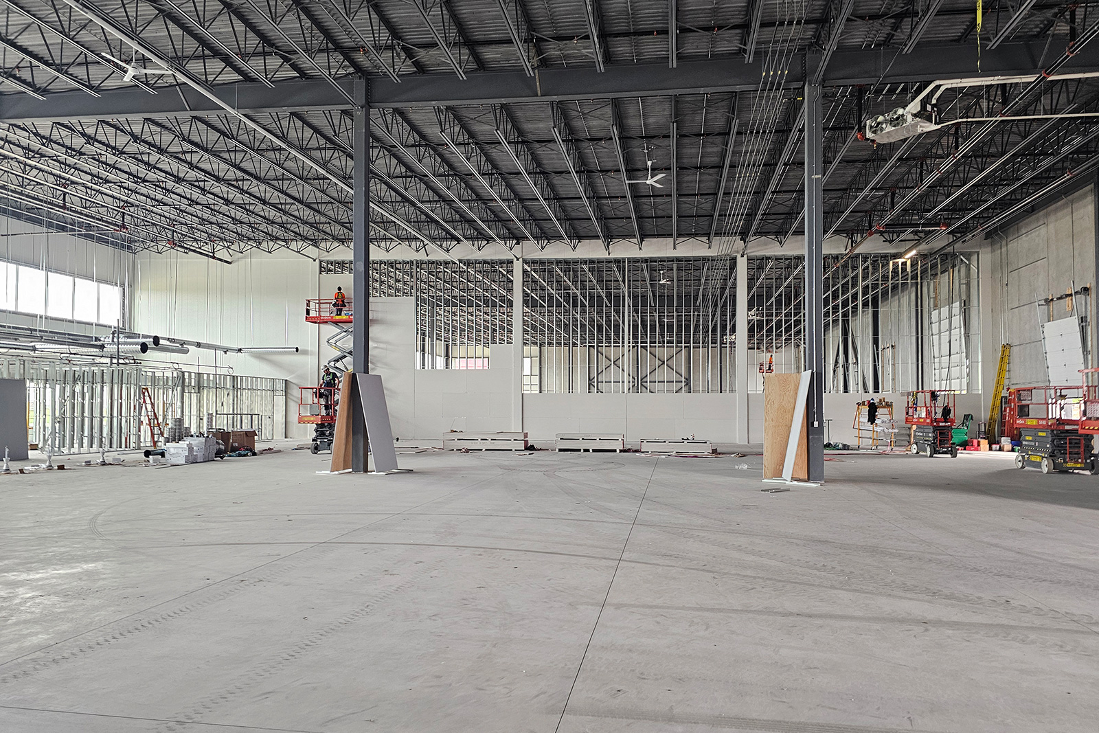 Artik - Tenant Fit Up - Demising wall framing and board in the warehouse
